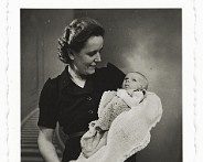 Adrie (Dien) en Dora april 1948